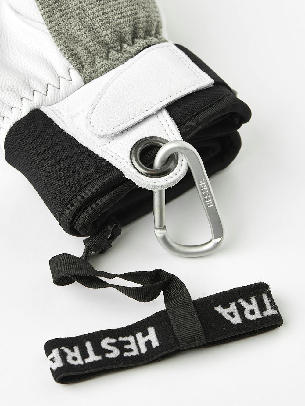 Light gray mitten with white goat leather palm
(5 of 5)