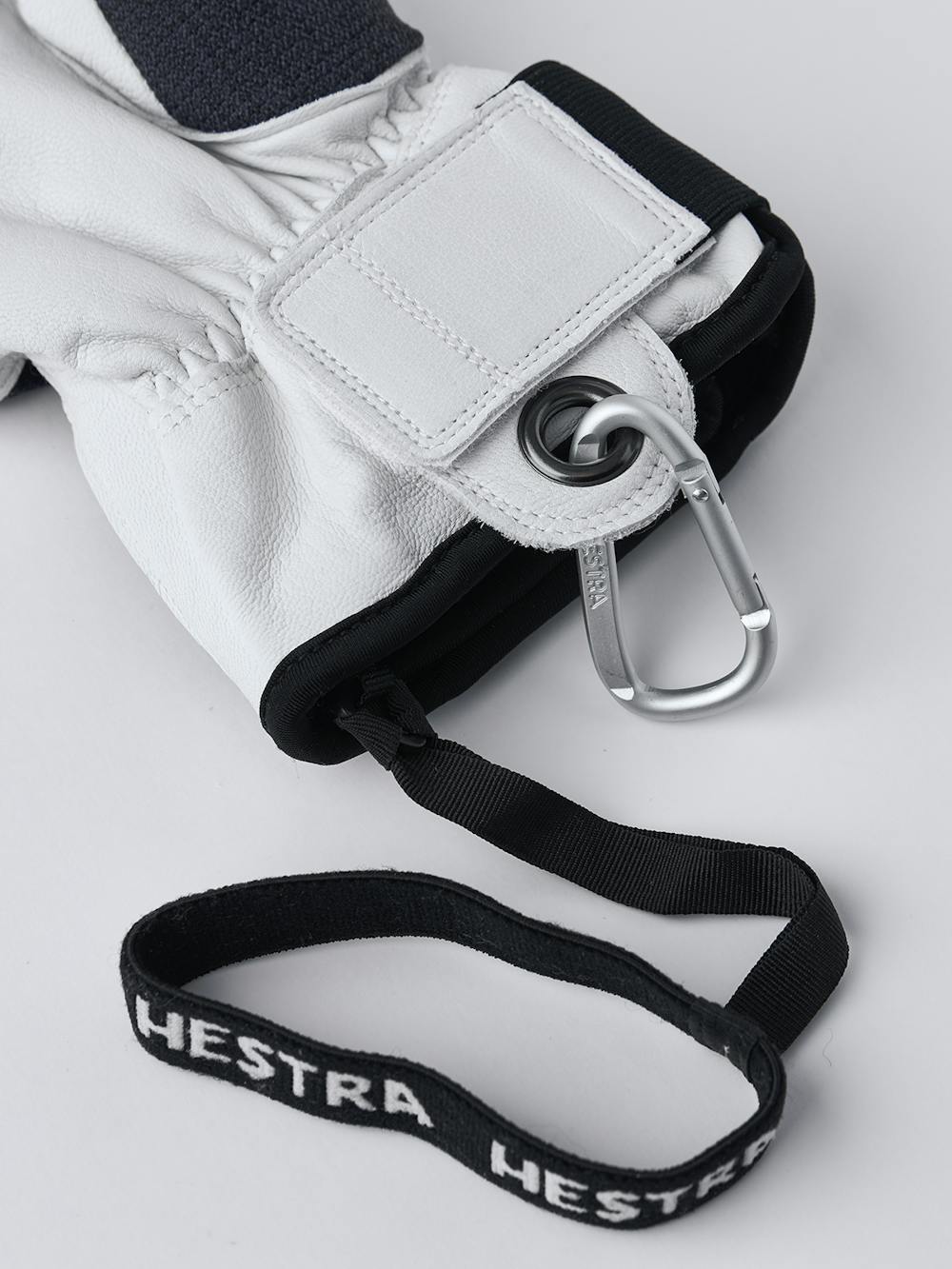 Dunkelblauer Skihandschuh mit weißem Ziegenleder an der Innenhand
(5 oder 6)