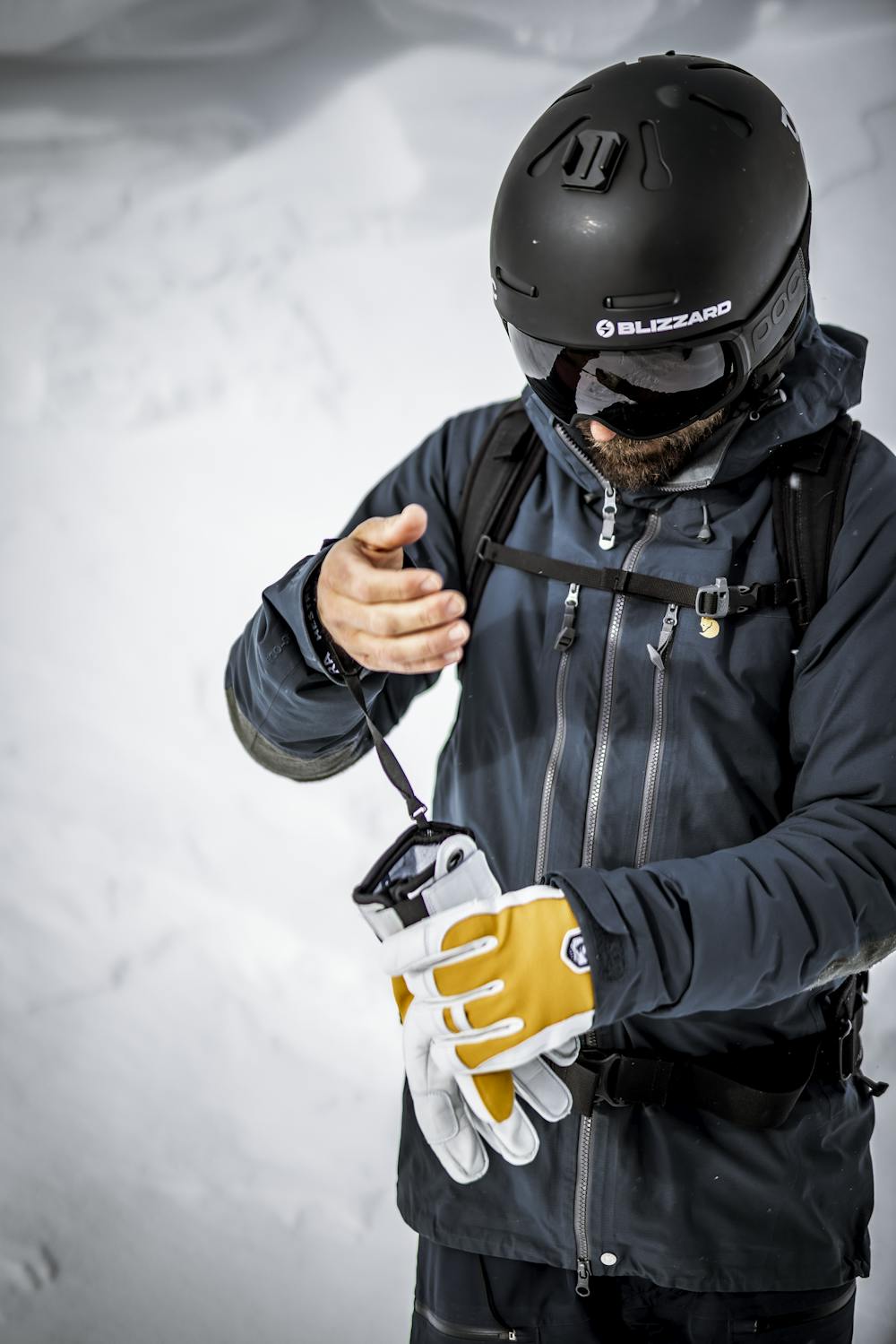 Gelber Skihandschuh mit weißem Ziegenleder an der Innenhand
 (6 oder 10)