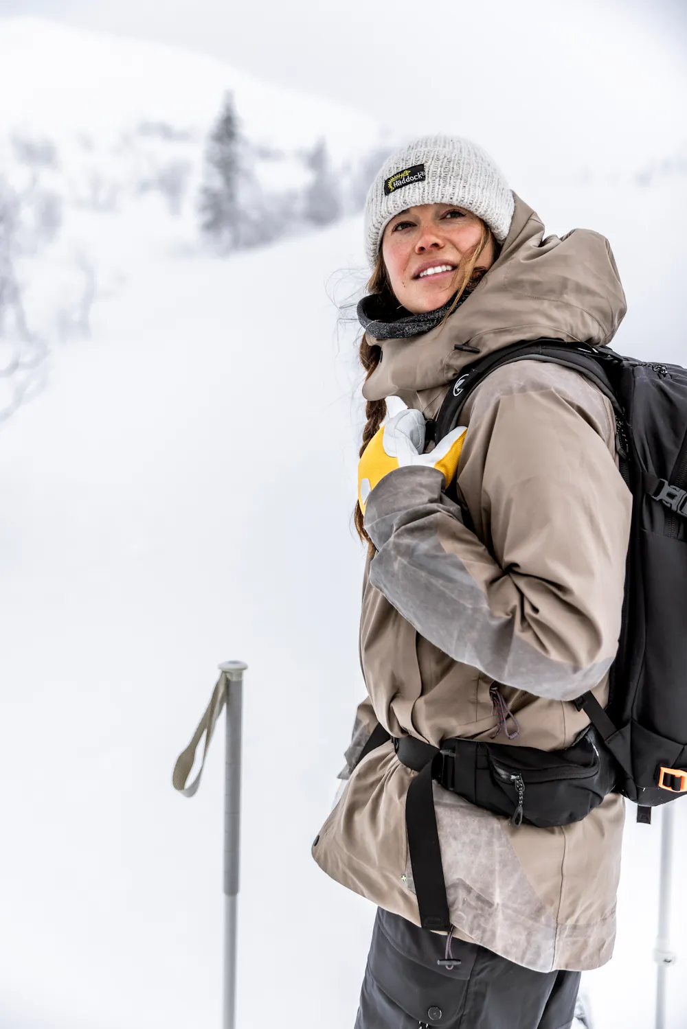 Yellow mitten with white goat leather palm
 (2 of 10)