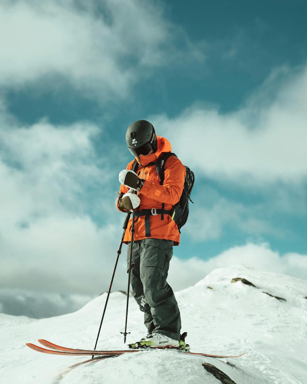 Moss green mitten with white goat leather palm
(6 of 7)
