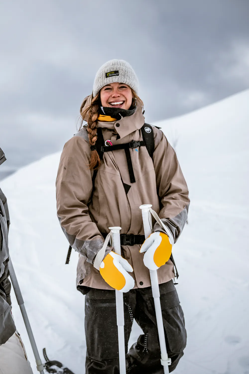Yellow mitten with white goat leather palm
 (9 of 10)