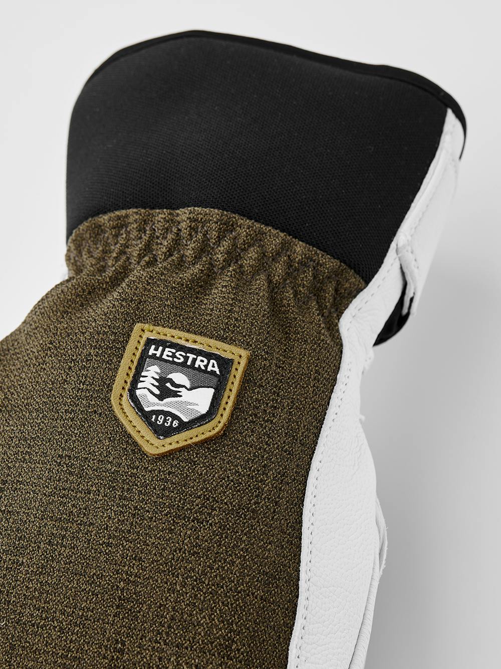 Moss green mitten with white goat leather palm
 (4 of 7)