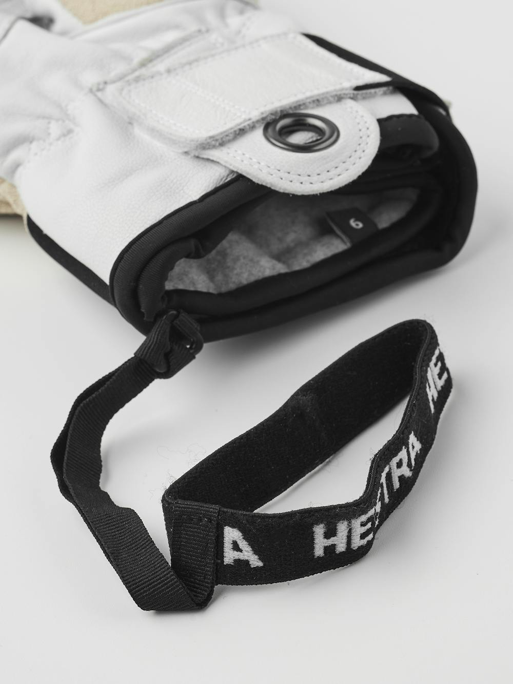 Army Leather Patrol 3-finger in the color Beige (2 of 6)