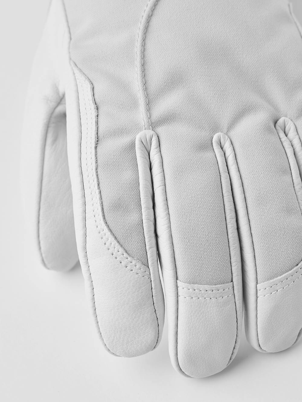 Light gray ski glove with white goat leather palm
(3 of 8)
