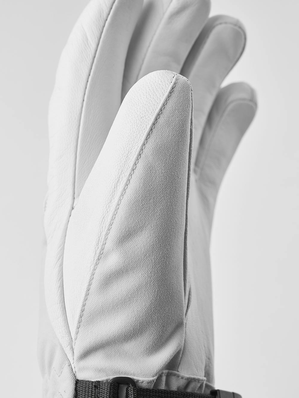 Light gray ski glove with white goat leather palm
(5 of 8)