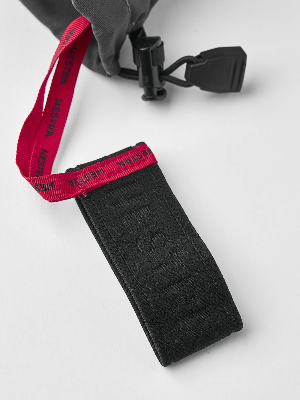 Grauer Skihandschuh mit weißem Ziegenleder an der Innenhand
(7 oder 8)