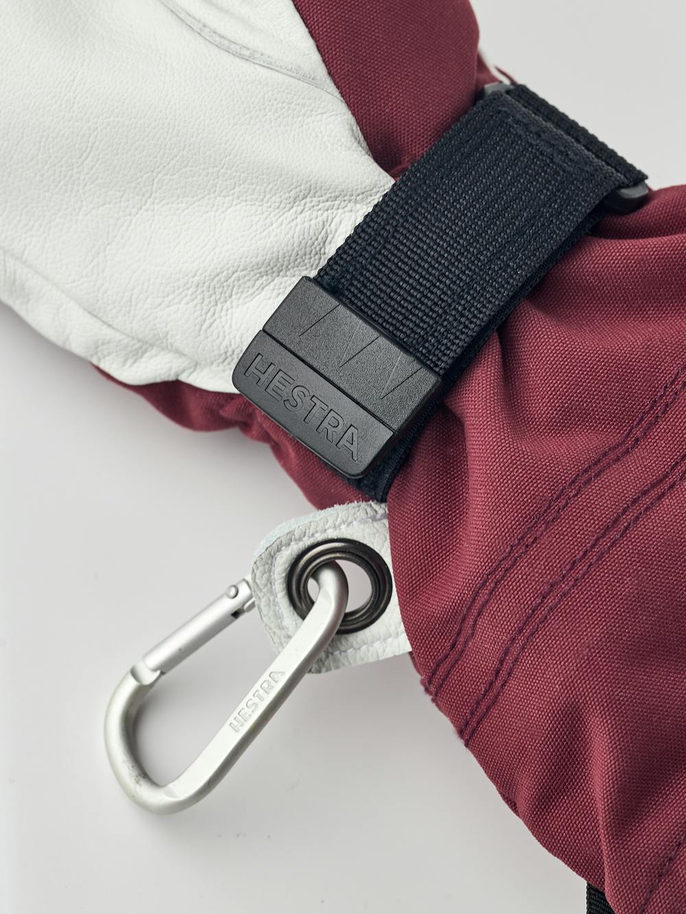 Bordeauxroter Skihandschuh mit weißem Ziegenleder an der Innenhand
(5 oder 7)