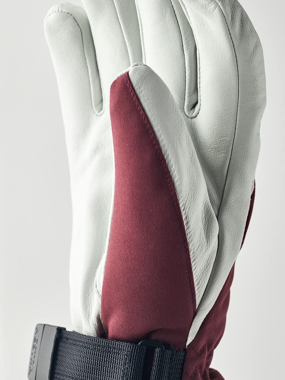 Bordeauxroter Skihandschuh mit weißem Ziegenleder an der Innenhand
(2 oder 7)