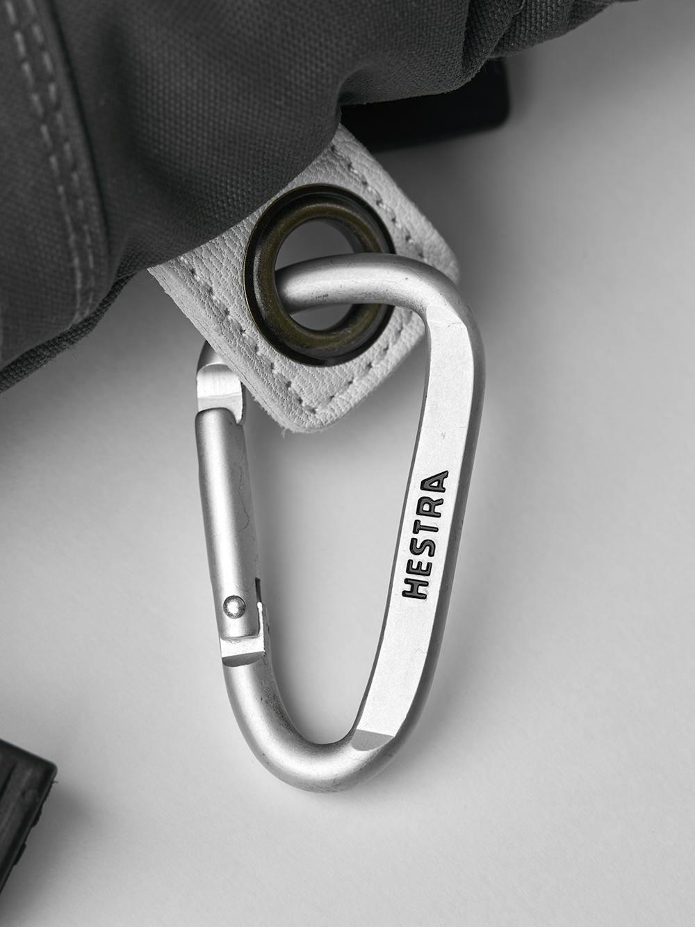 Grauer Skihandschuh mit weißem Ziegenleder an der Innenhand
(4 oder 8)