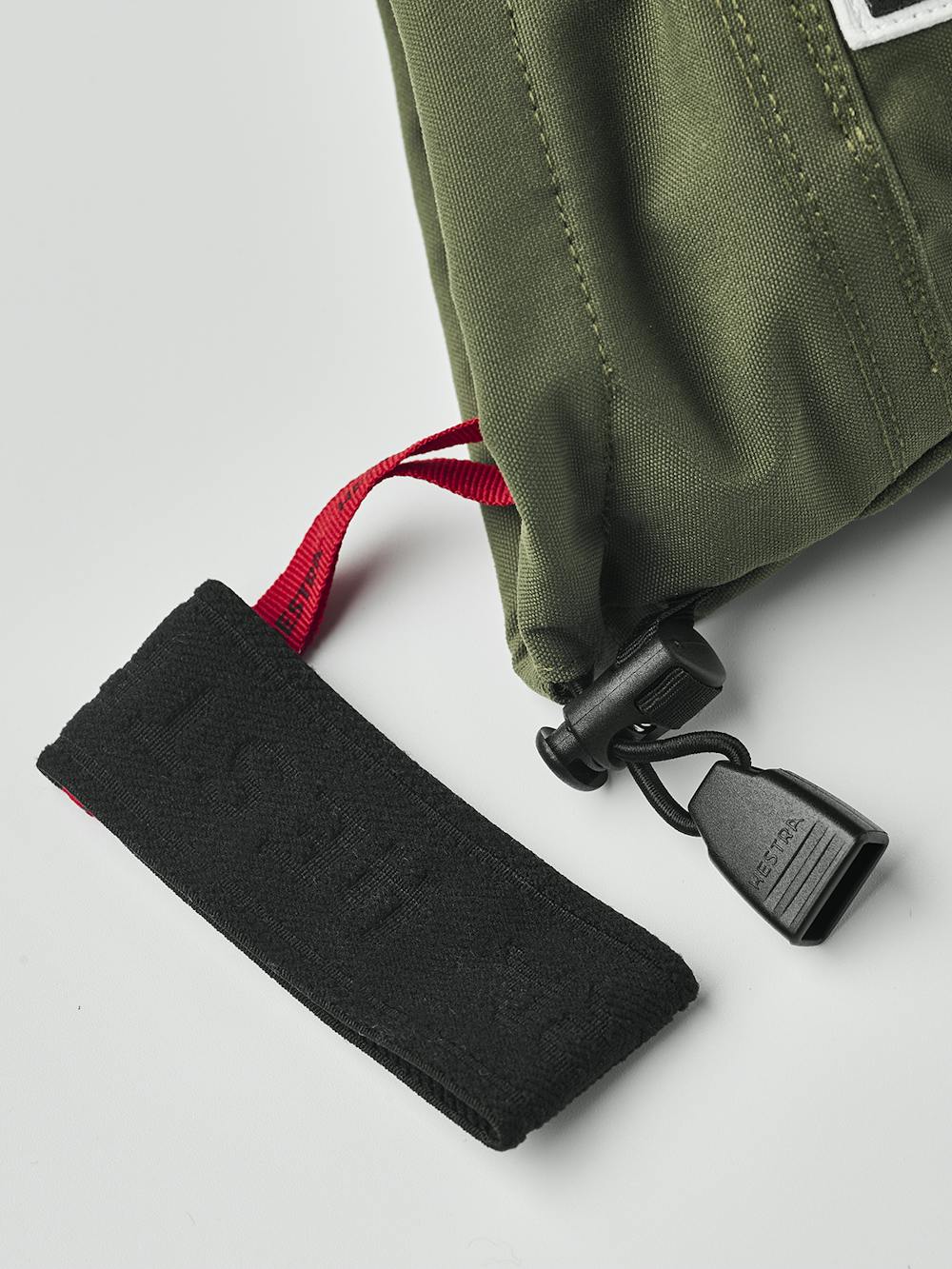 Moss green mitten with white goat leather palm
(5 of 6)