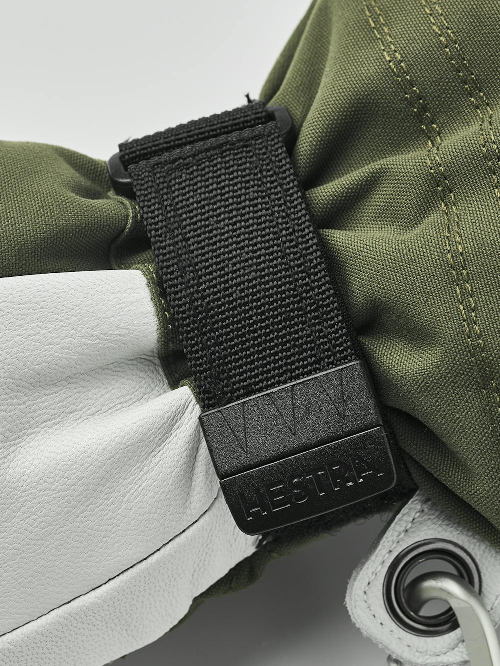 Moss green mitten with white goat leather palm
(2 of 6)