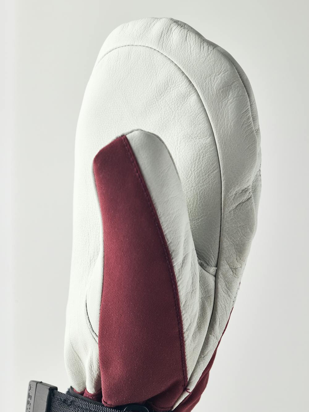 Wine red mitten with white goat leather palm
 (3 of 9)