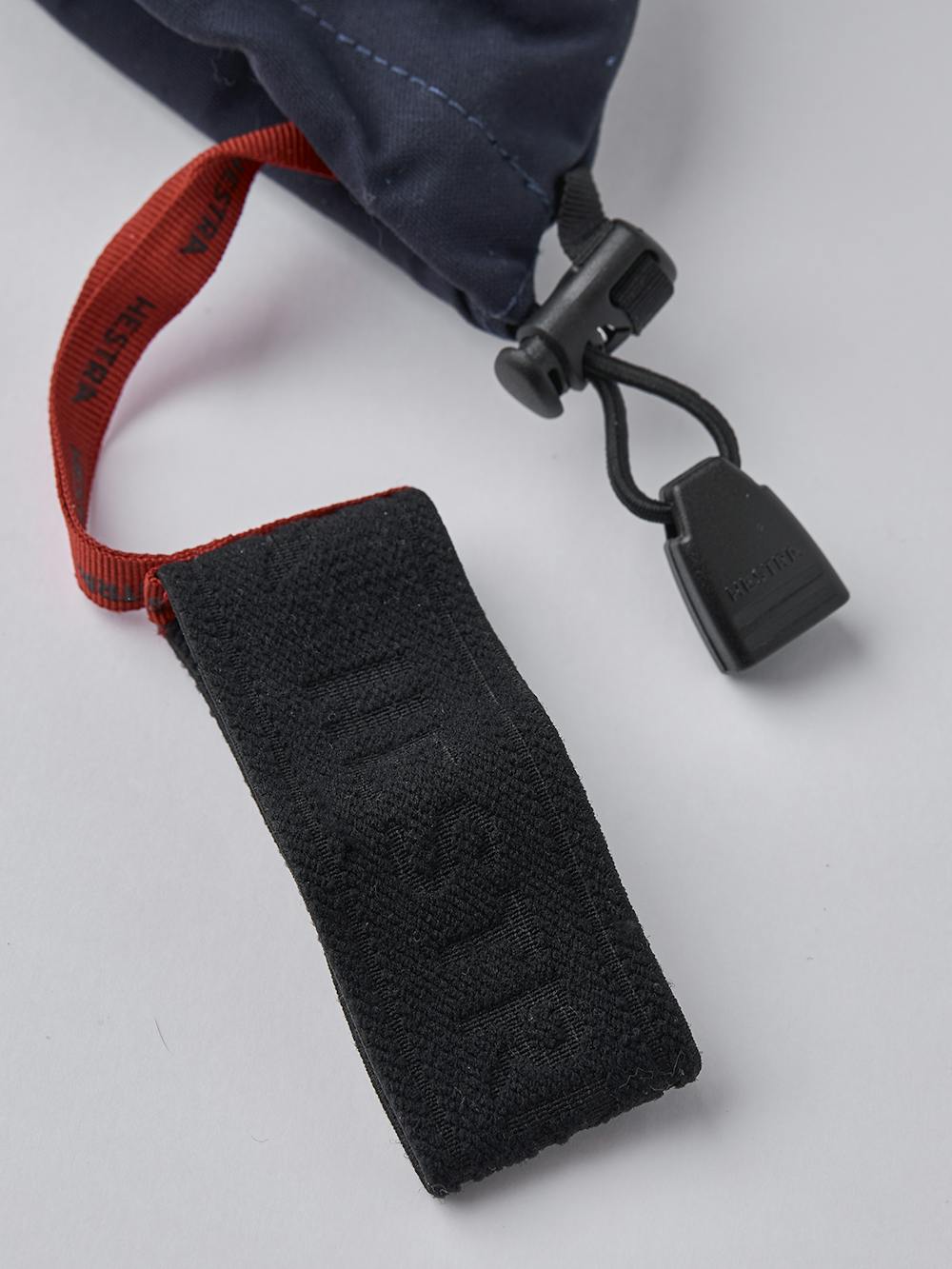 Dark blue mitten with white goat leather palm
 (5 of 6)