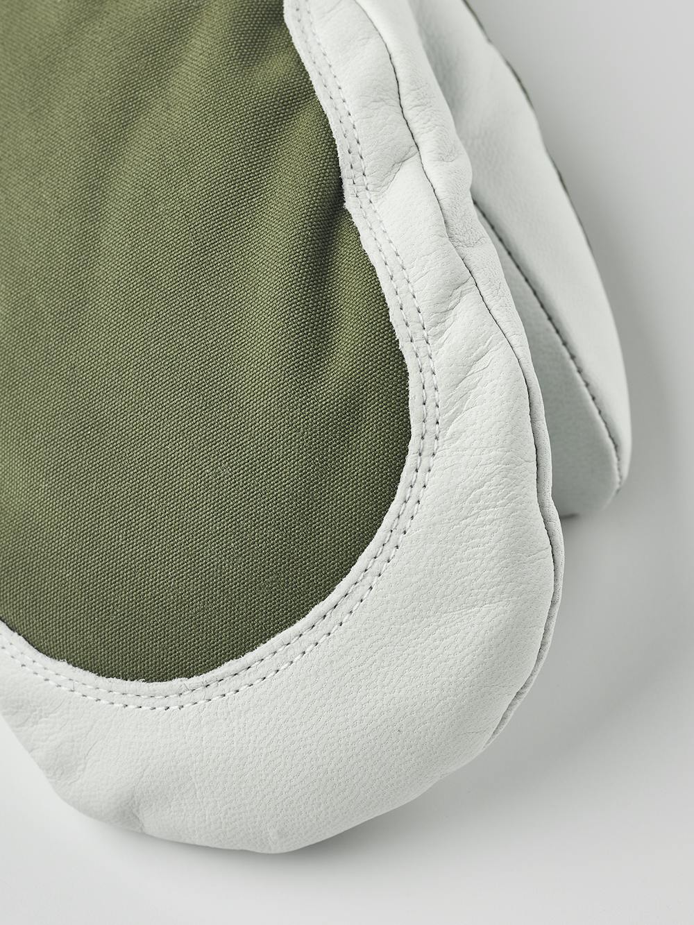 Moss green mitten with white goat leather palm
(4 of 6)