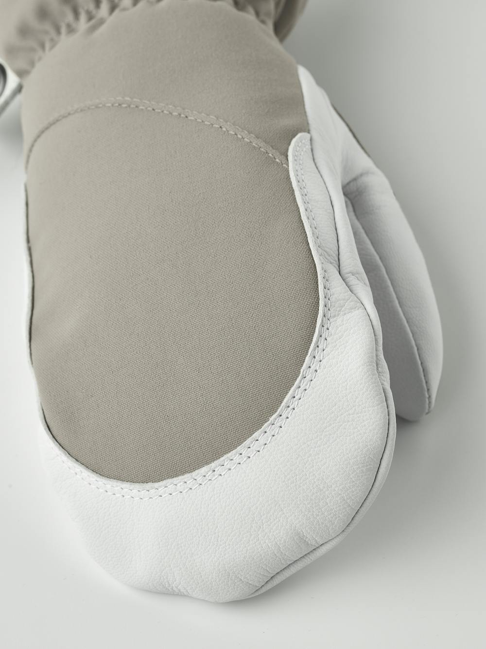 Heli Ski Female Mitt in the color Khaki/offwhite (3 of 7)
