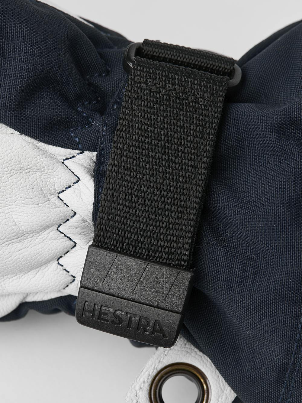 Dunkelblauer Dreifingerhandschuh mit weißem Ziegenleder an der Innenhand
(3 oder 7)