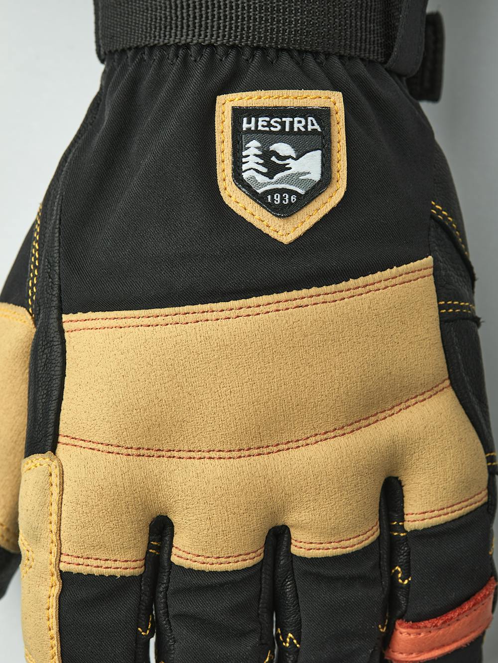 Schwarzer Skihandschuh mit Verstärkungen aus hellbraunem synthetischem Wildleder
 (6 oder 8)