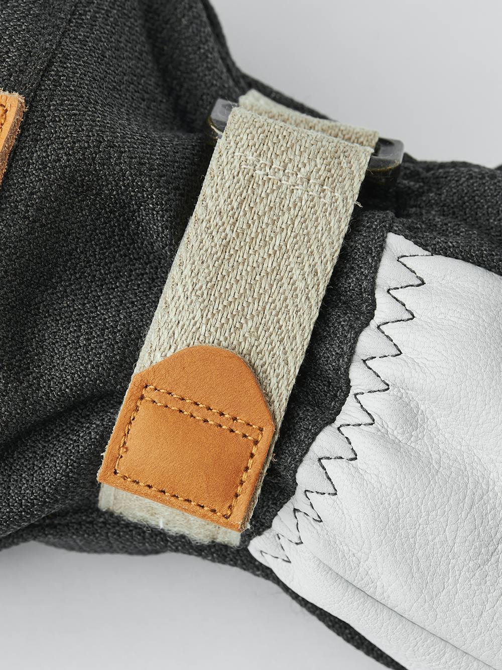 Dark gray ski glove with white goat leather palm
(6 of 11)