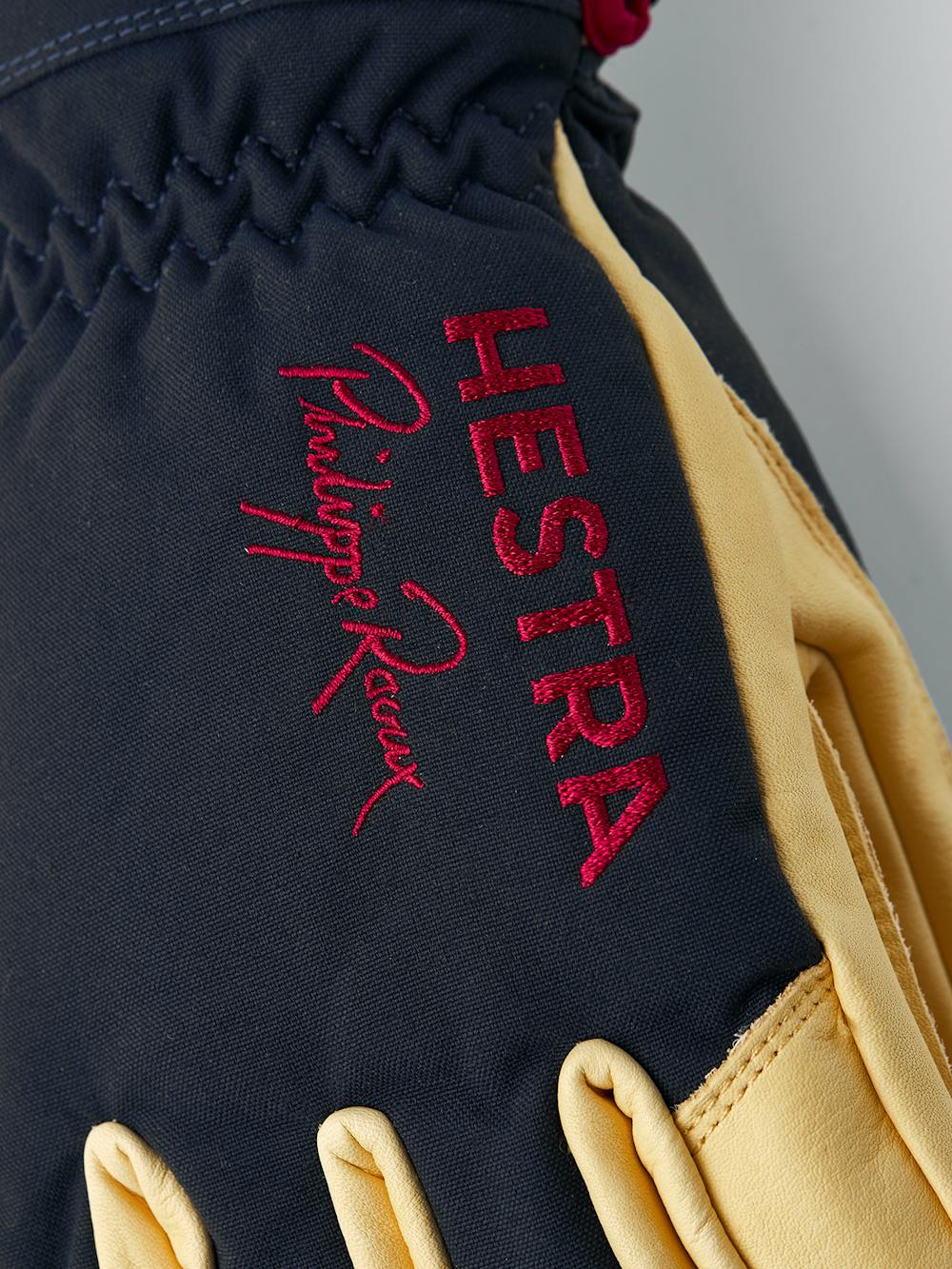 Philippe Raoux Ecocuir Short in the color Navy (3 of 5)