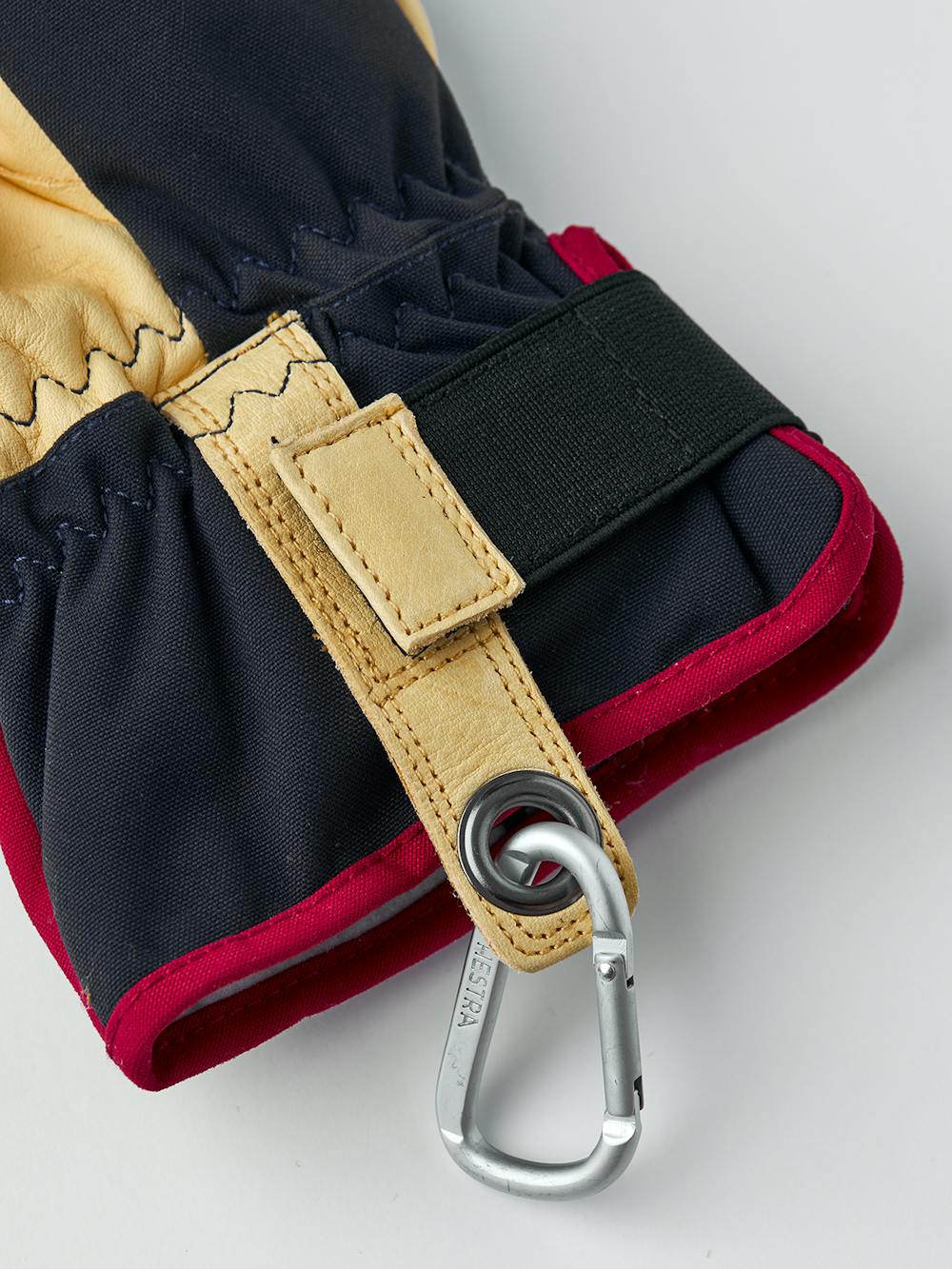 Philippe Raoux Ecocuir Short in the color Navy (4 of 5)