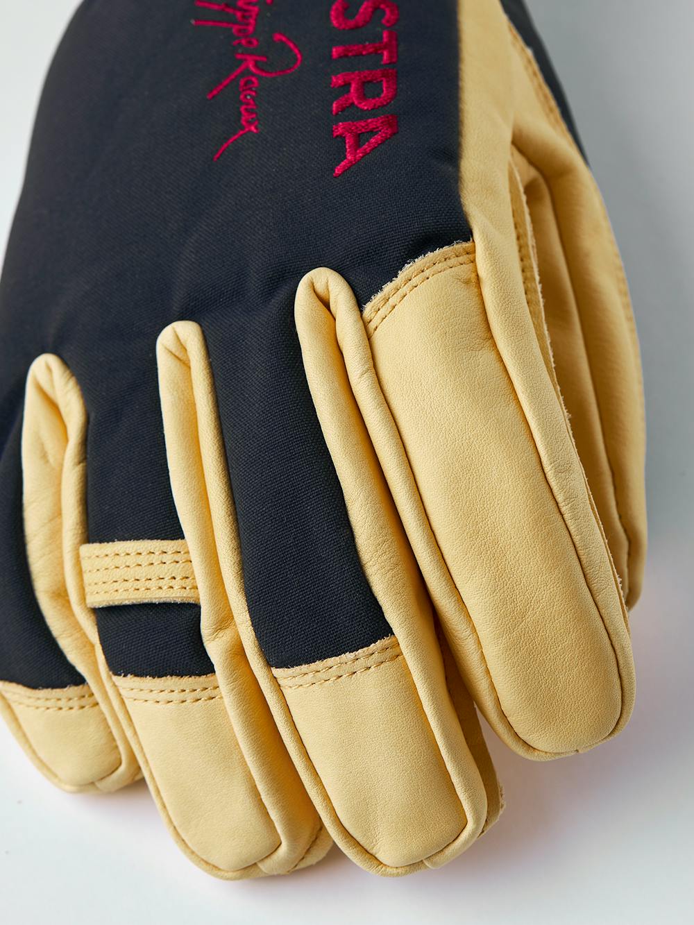 Philippe Raoux Ecocuir Short in the color Navy (2 of 5)