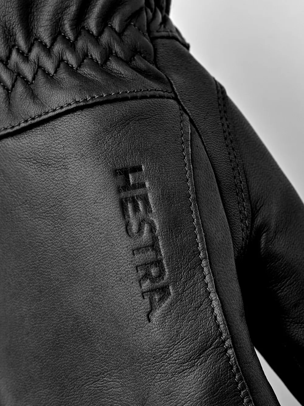 Leather Swisswool Classic in the color Black (4 of 4)