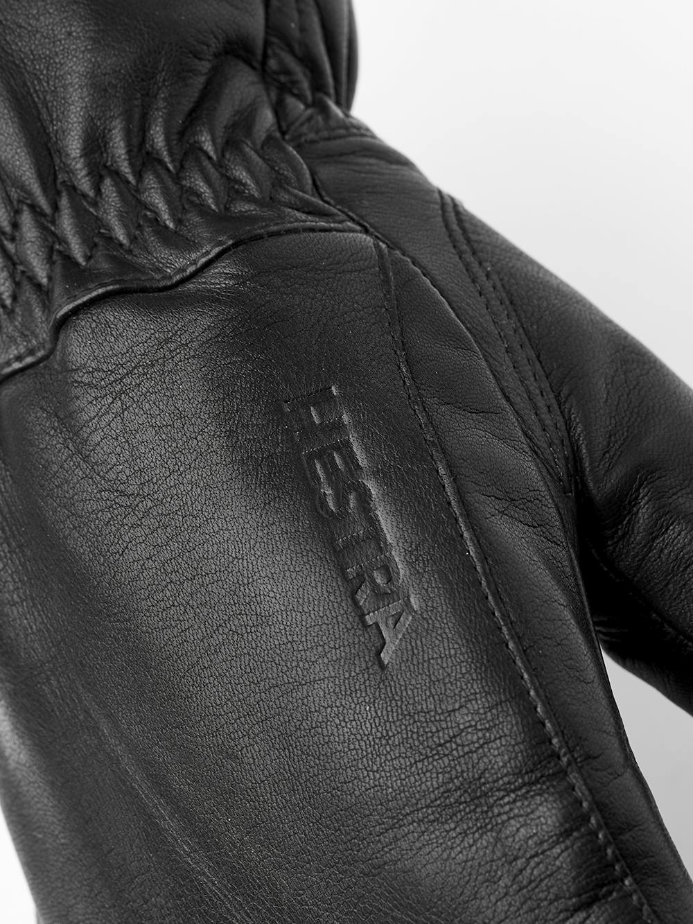 Leather Swisswool Classic Mitt in the color Black (4 of 4)