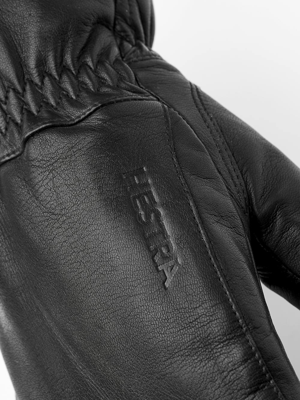 Leather Swisswool Classic Mitt in the color Black (4 of 4)