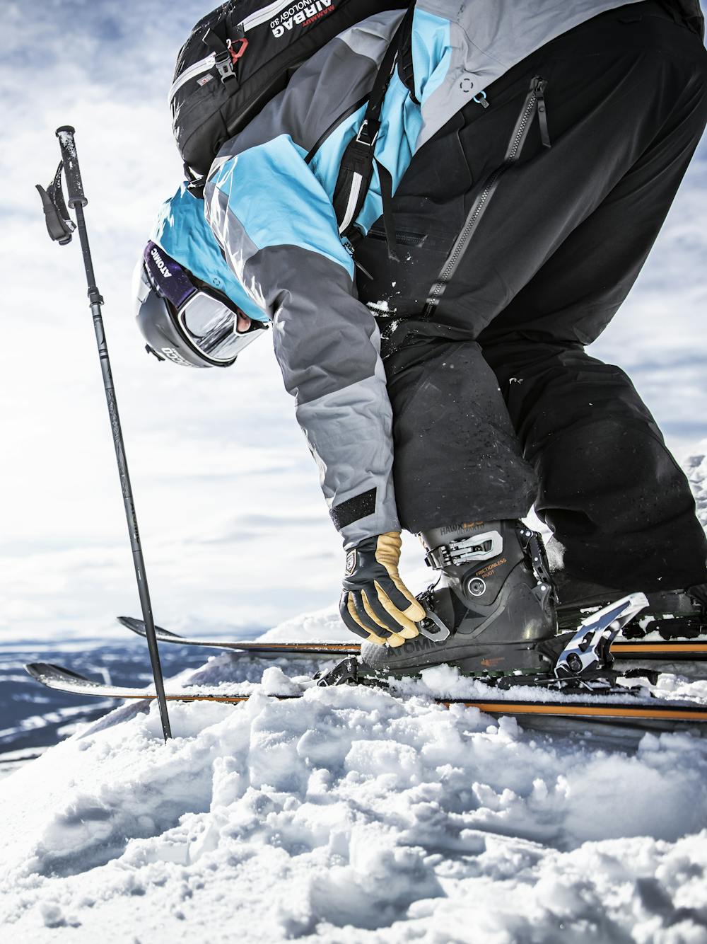 Gray cow hide ski glove with light brown goat leather palm
(6 of 7)