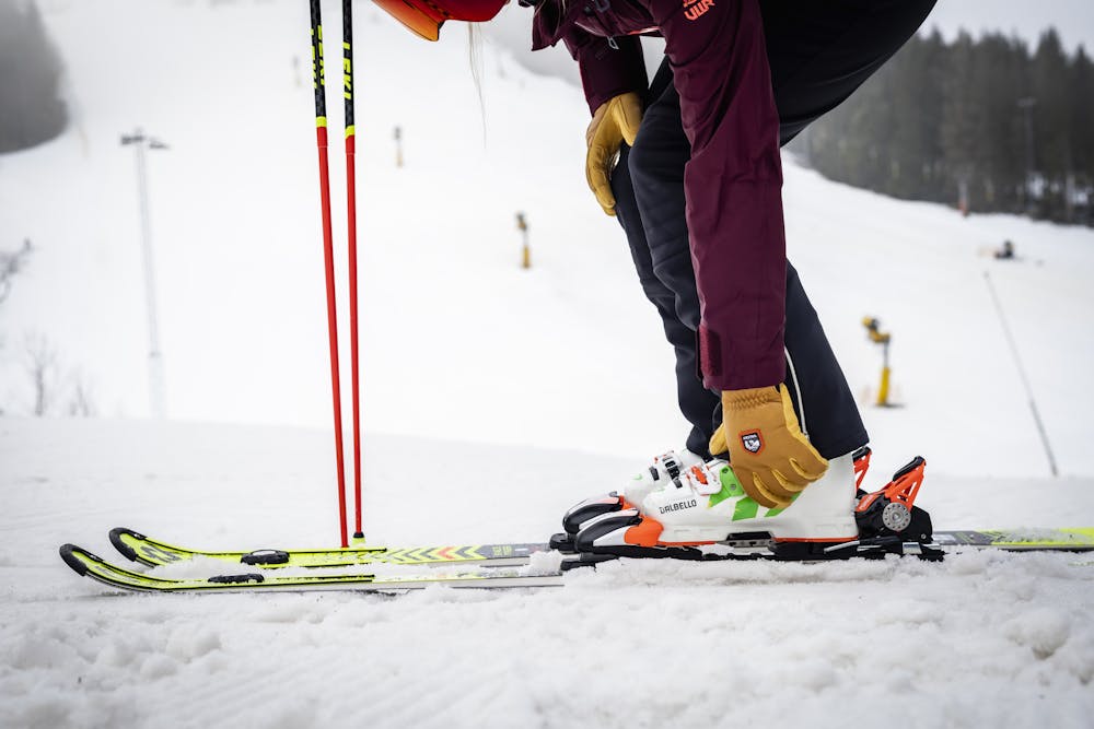 Light yellowish-brown cow hide ski glove with light brown goat leather palm
 (8 of 15)