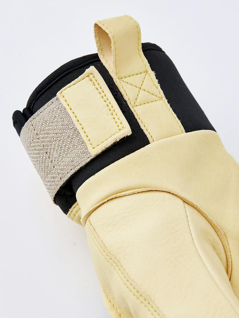 Gelber Skihandschuh aus Rindsleder mit Oberhand aus blauem Stoff
(5 oder 9)