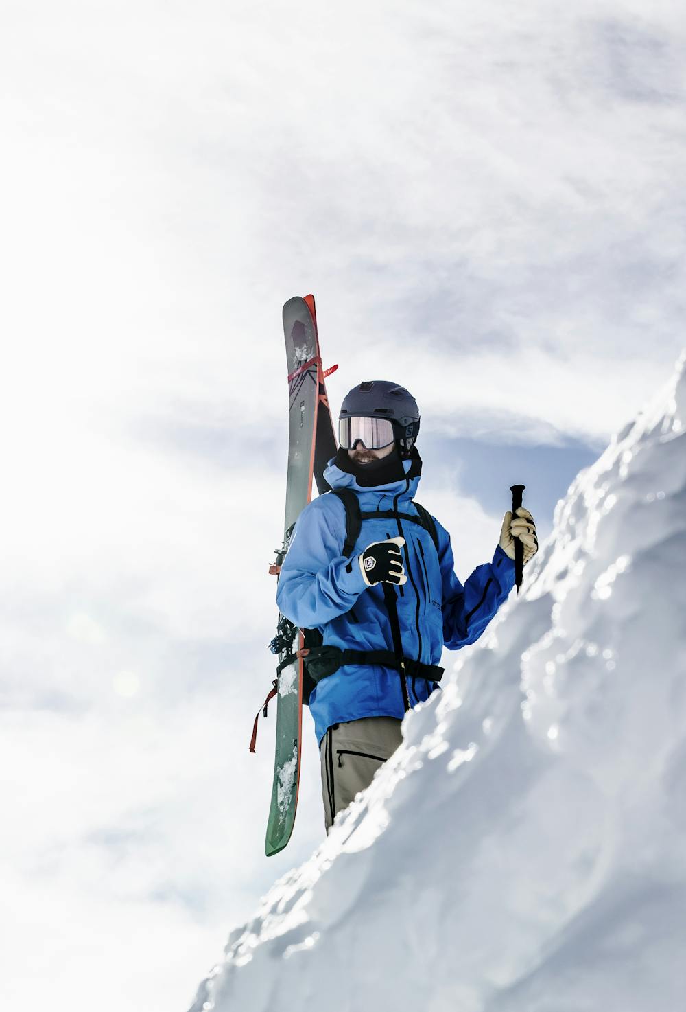 Gelber Skihandschuh aus Rindsleder mit Oberhand aus blauem Stoff
(7 oder 9)