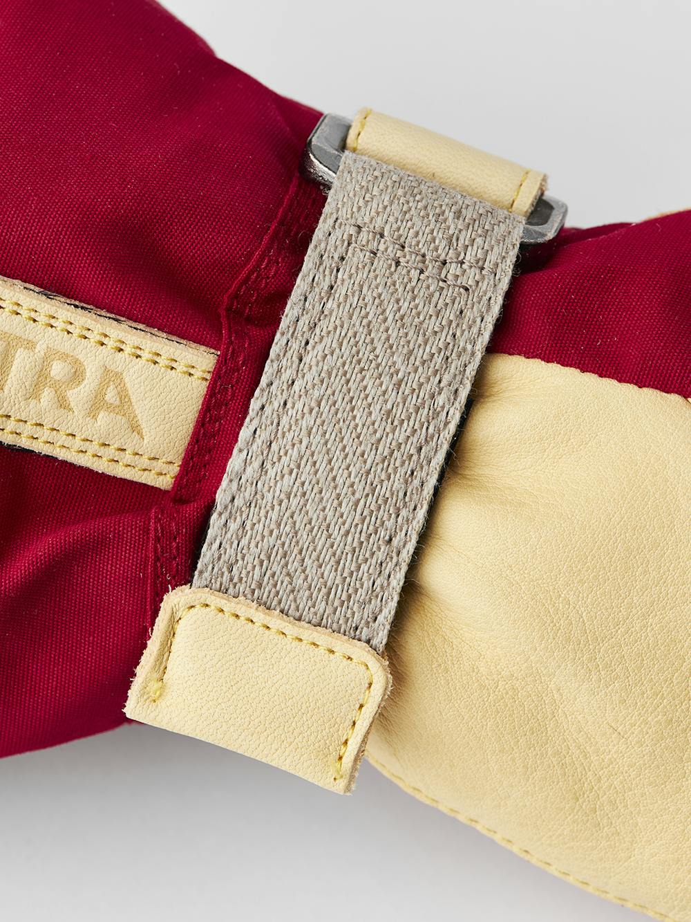 Roter Skihandschuh mit gelbem Rindsleder an der Innenhand
(2 oder 8)