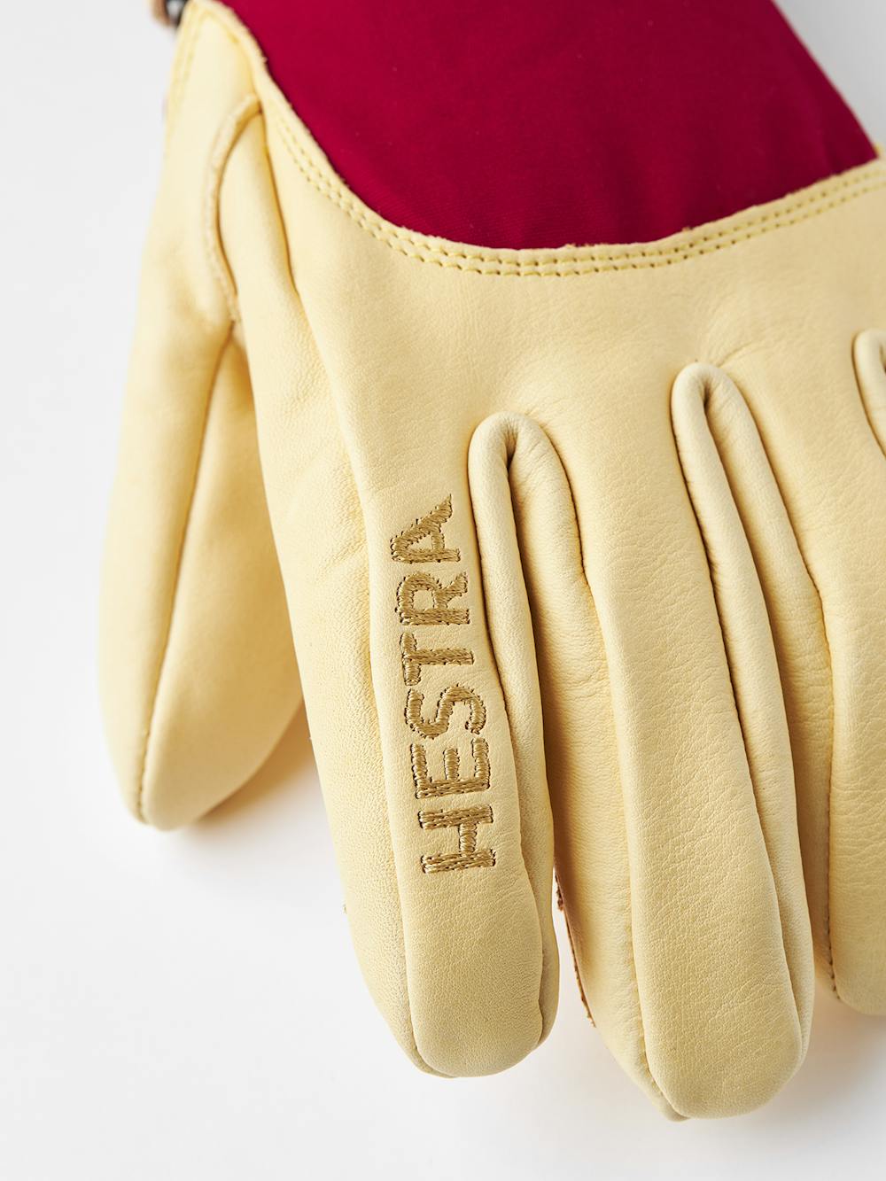 Roter Skihandschuh mit gelbem Rindsleder an der Innenhand
(4 oder 8)