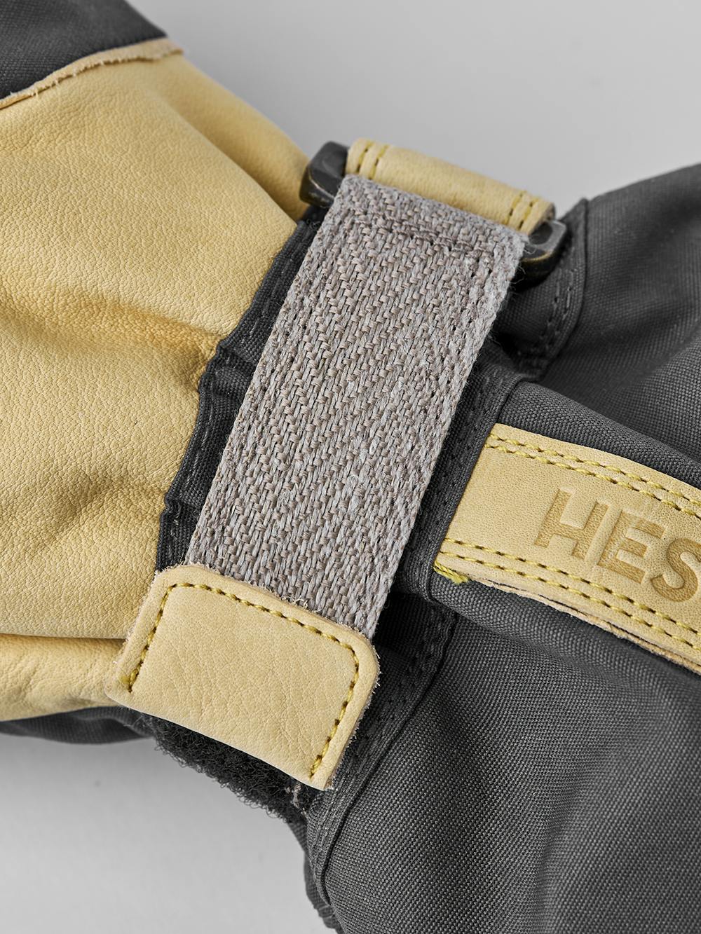 Gray mitten with yellow cow hide palm
(2 of 6)