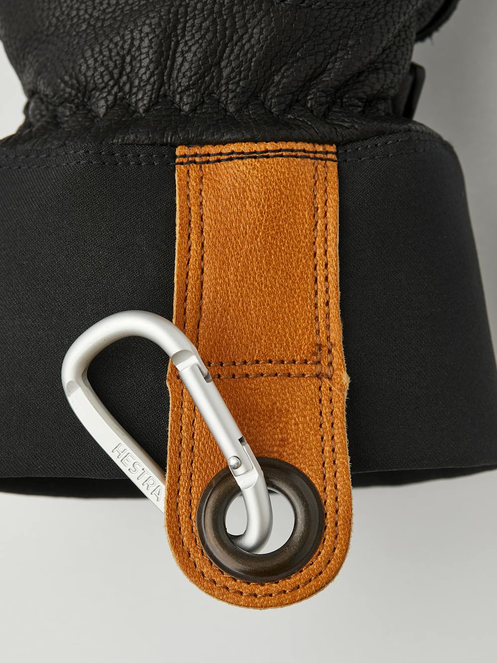 Schwarzer Handschuh mit schwarzem Ziegenleder an der Innenhand
(4 oder 4)