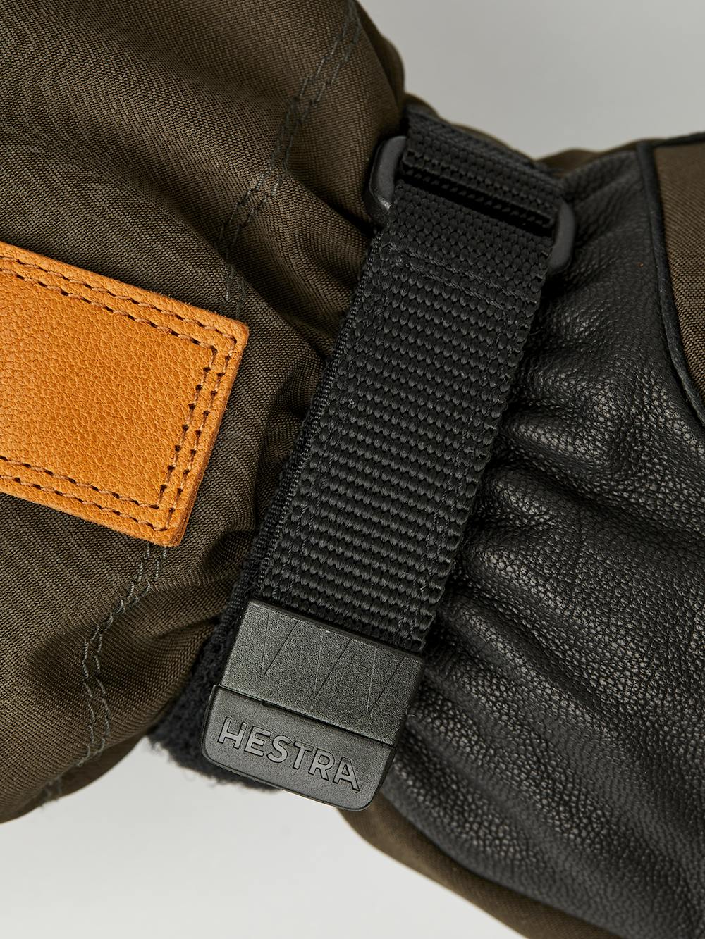 Dunkelgrüner Fausthandschuh mit schwarzem Ziegenleder an der Innenhand
 (2 oder 8)