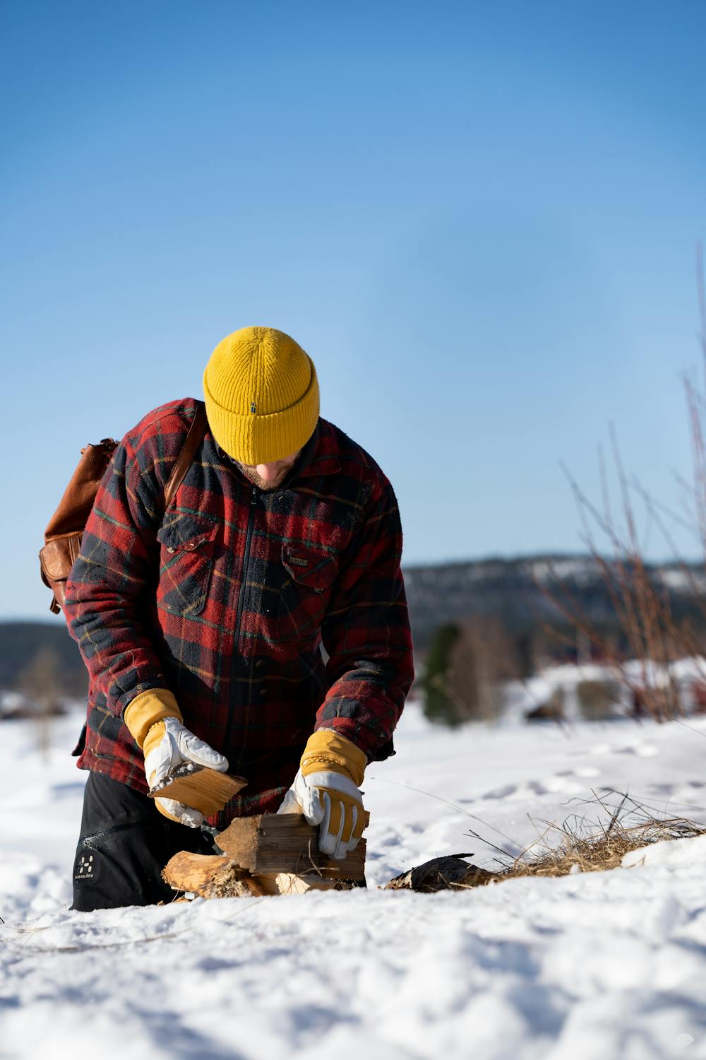 Yellow cow hide outdoor glove with white goat leather palm  (5 of 13)