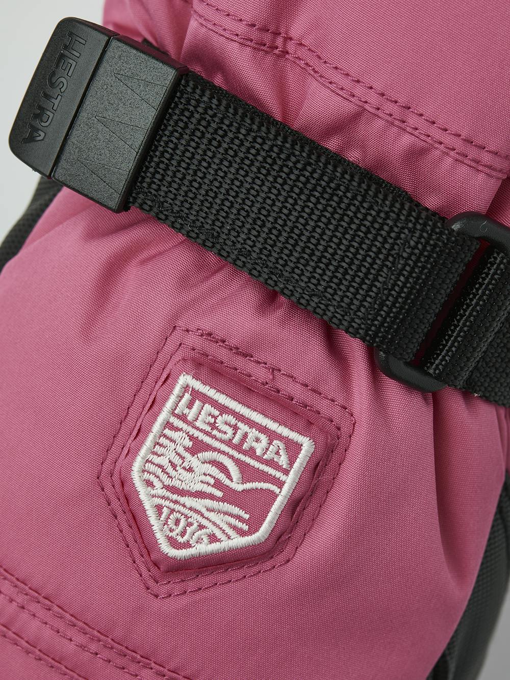 Gore-Tex Gauntlet Jr. Mitt in the color Fuchsia (2 of 5)