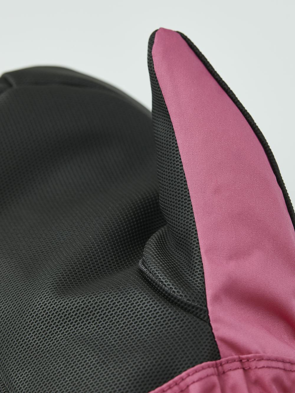 Gore-Tex Gauntlet Jr. Mitt in the color Fuchsia (5 of 5)