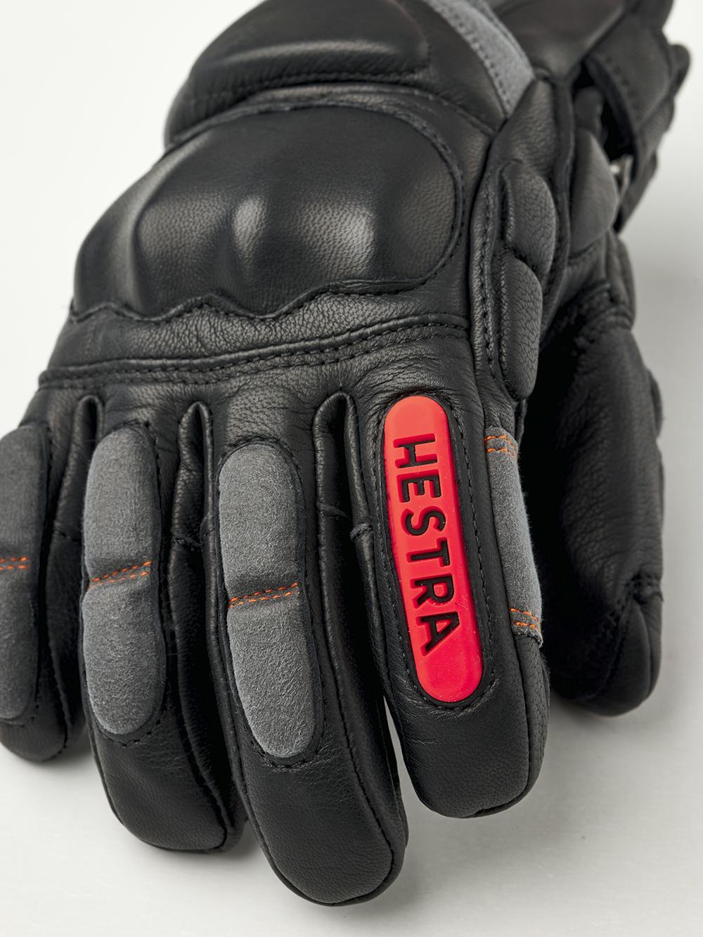 Schwarzer Skihandschuh mit grauen und roten Details aus Ziegenleder mit synthetischem Wildleder an der Innenhand (5 oder 5)