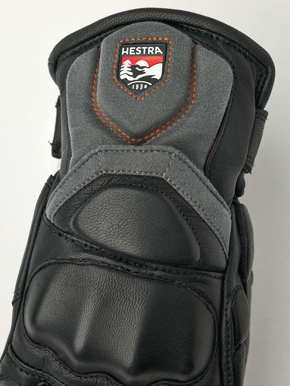 Schwarzer Skihandschuh mit grauen und roten Details aus Ziegenleder mit synthetischem Wildleder an der Innenhand (2 oder 5)