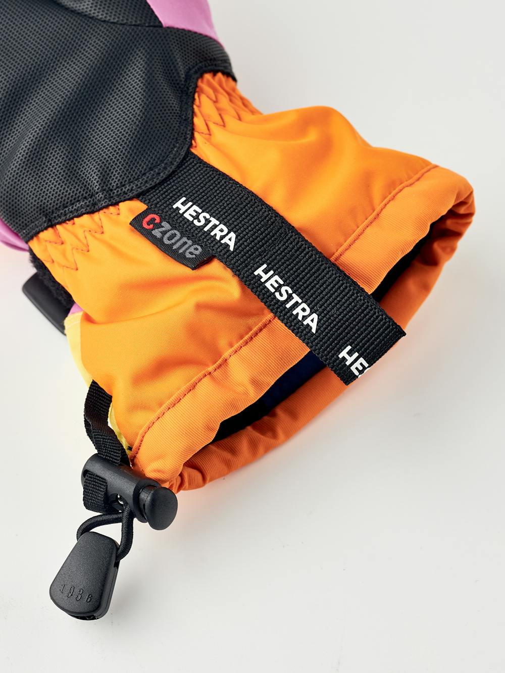 Orange und rosa Kinderhandschuh mit schwarzem Synthetikmaterial an der Innenhand und verstellbarem Handgelenkverschluss (6 oder 6)