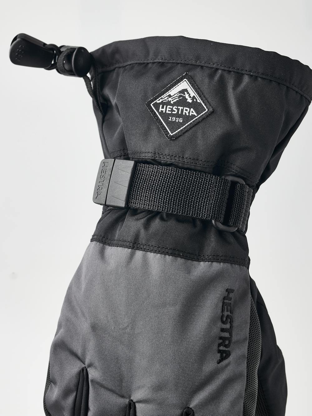 Gauntlet CZone Jr. 5-finger i färgen Grafit & svart (6 av 6)