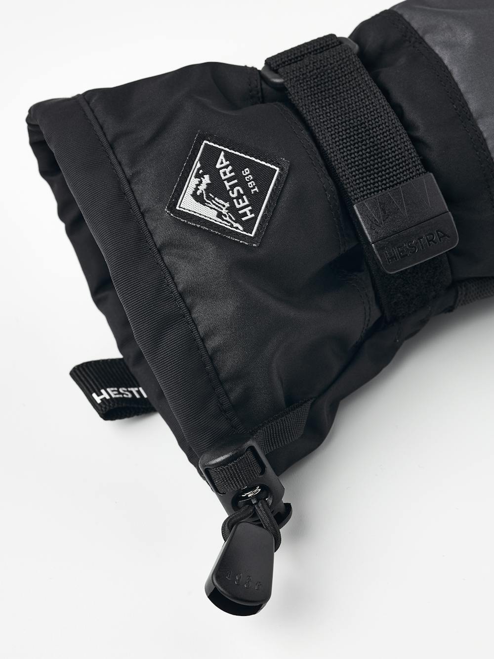 Gauntlet CZone Jr. 5-finger i färgen Grafit & svart (2 av 6)