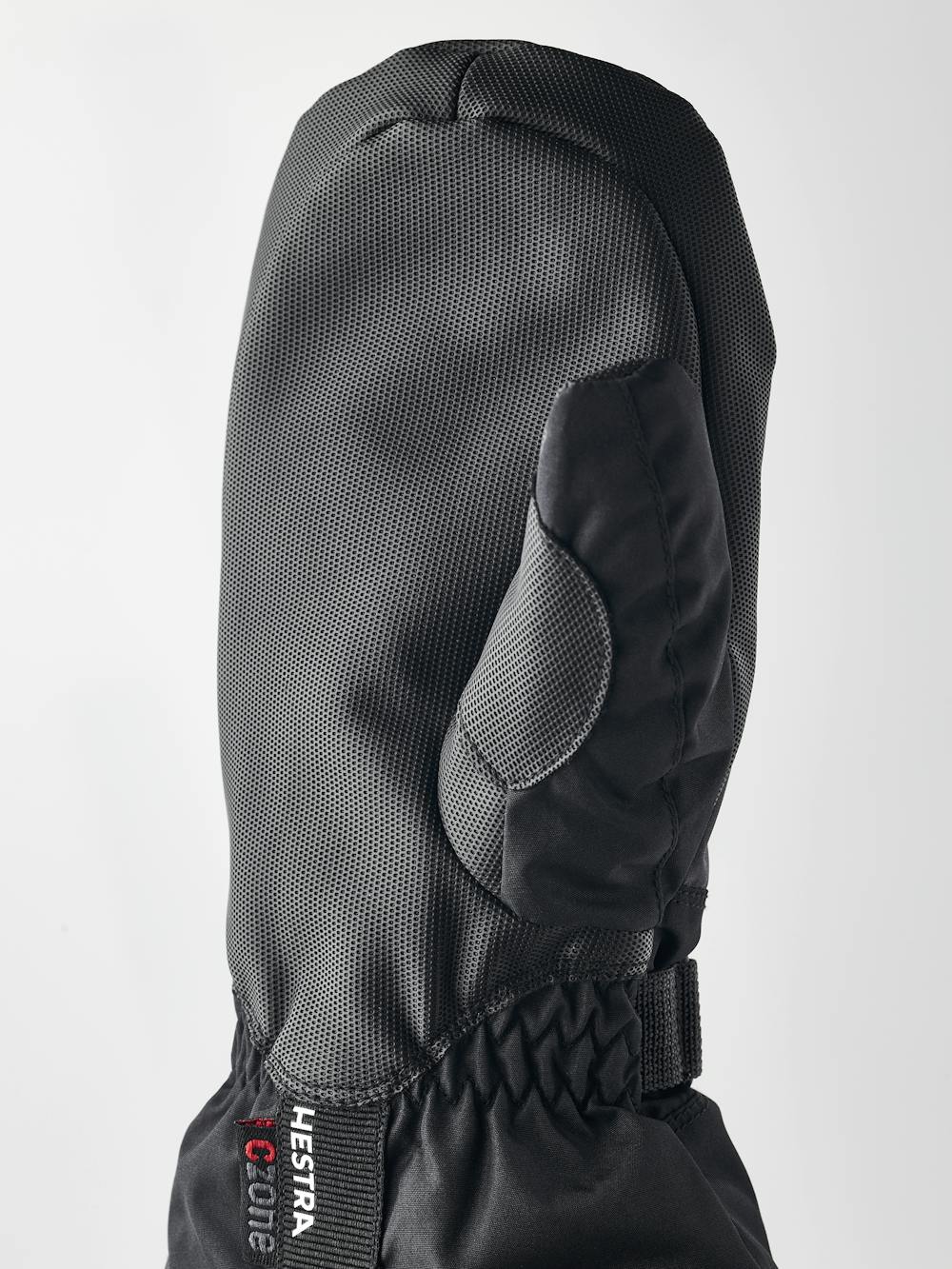 Gauntlet CZone Jr. Mitt in the color Graphite & Black (3 of 7)