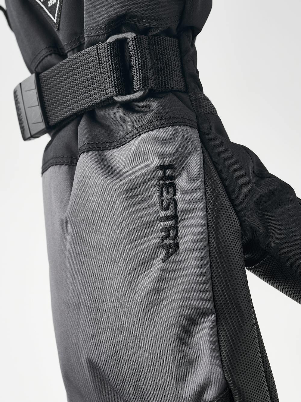 Gauntlet CZone Jr. Mitt in the color Graphite & Black (7 of 7)