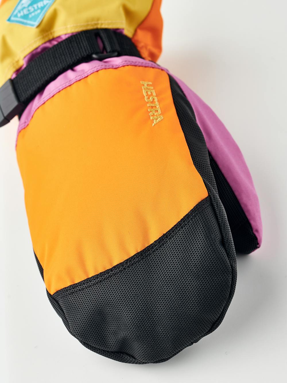 Orange-rosa Fausthandschuh mit schwarzem Synthetikmaterial an der Innenhand und verstellbarem Handgelenkverschluss (5 oder 6)