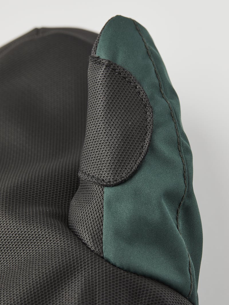 Gauntlet CZone Jr. Mitt in the color Bottle green & black (3 of 6)
